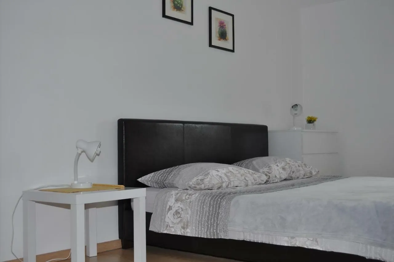 Apartments Matej & Irena Cres 0*,